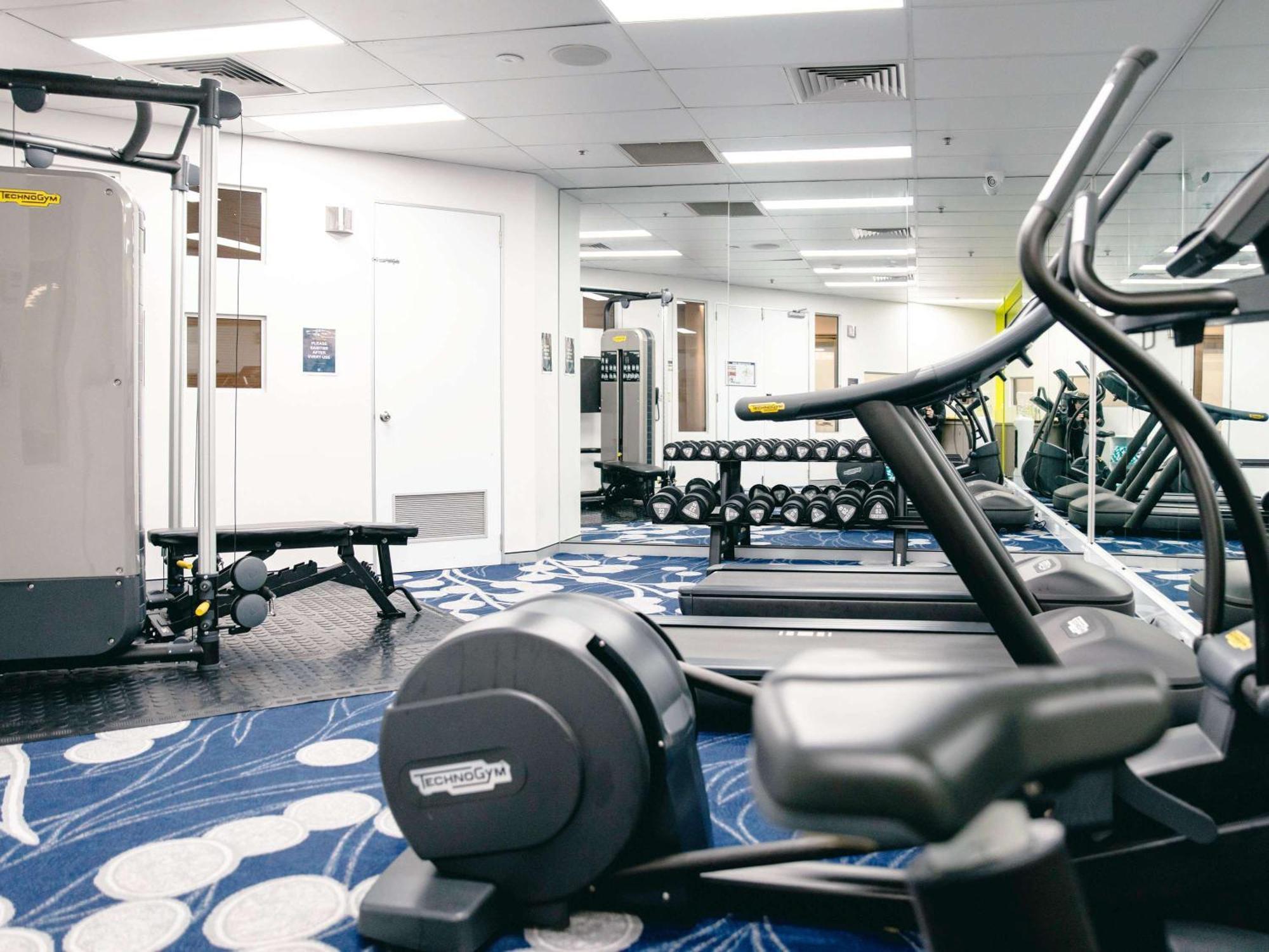 Sofitel Gold Coast Broadbeach Экстерьер фото The gym at the hotel