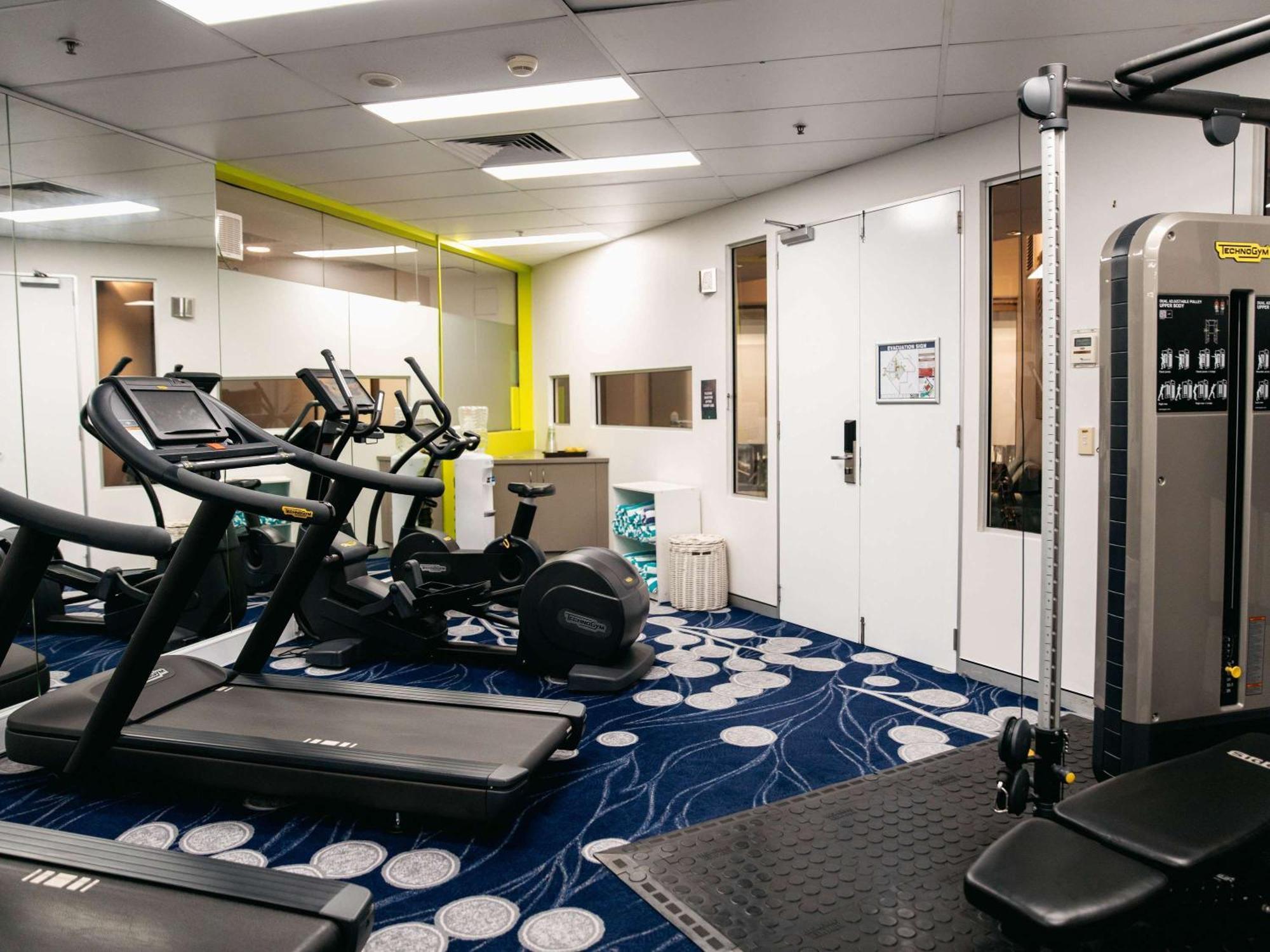 Sofitel Gold Coast Broadbeach Экстерьер фото The gym on board