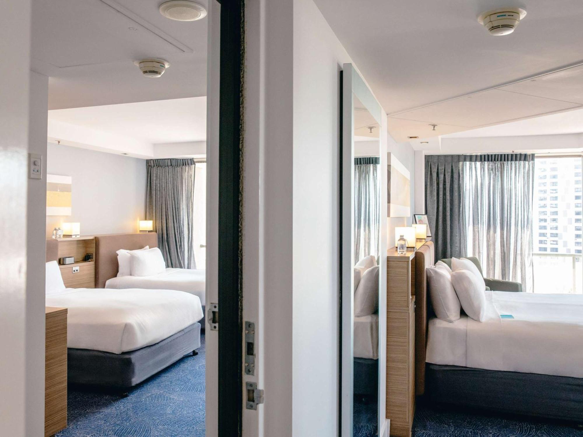 Sofitel Gold Coast Broadbeach Экстерьер фото A room at the hotel