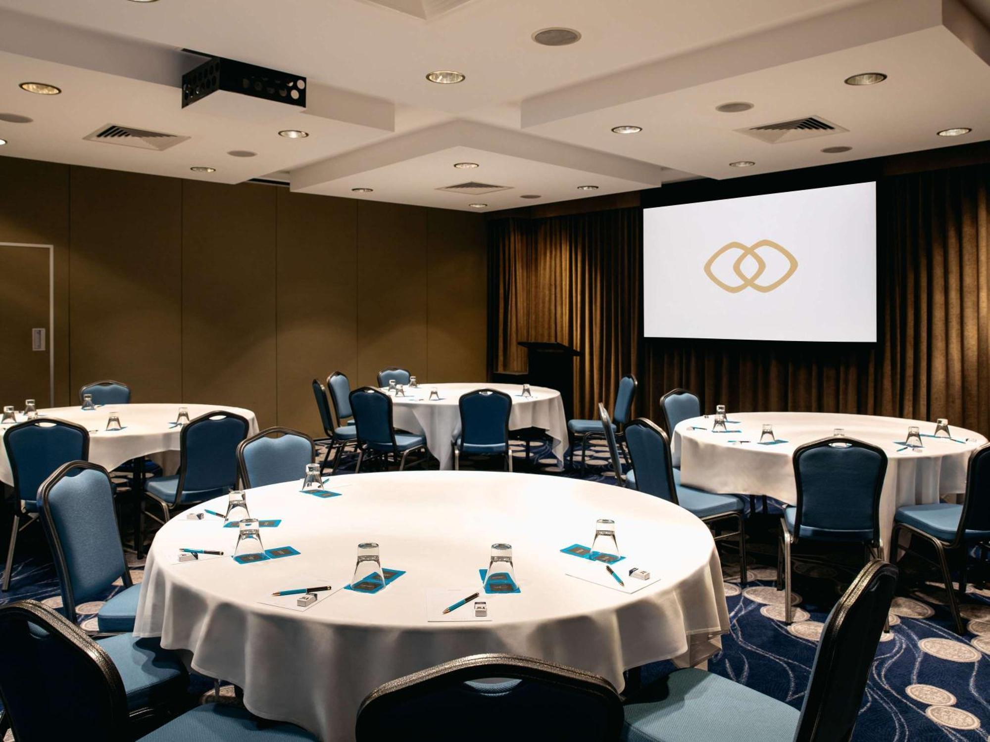 Sofitel Gold Coast Broadbeach Экстерьер фото The meeting room