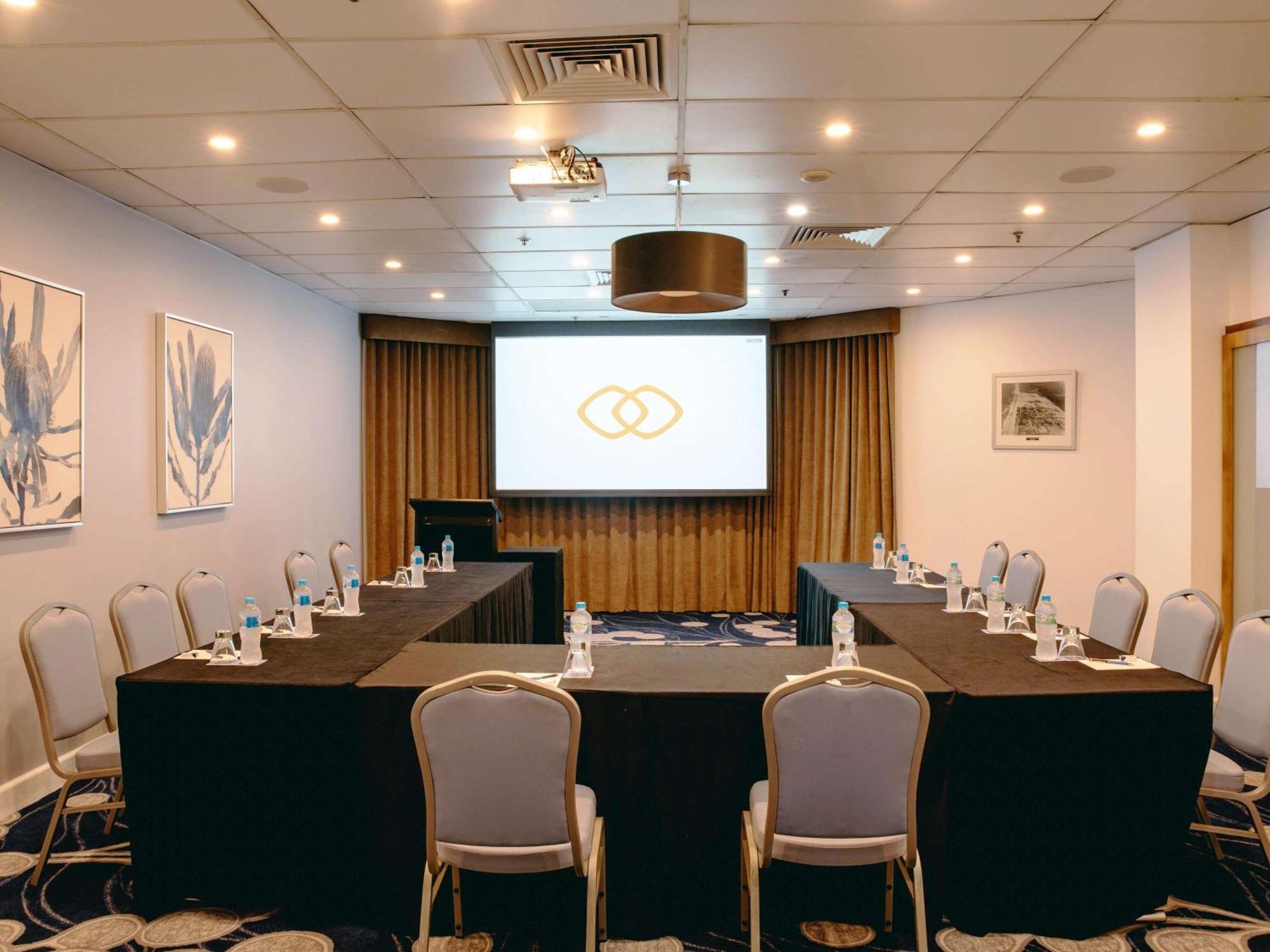 Sofitel Gold Coast Broadbeach Экстерьер фото The meeting room at the hotel