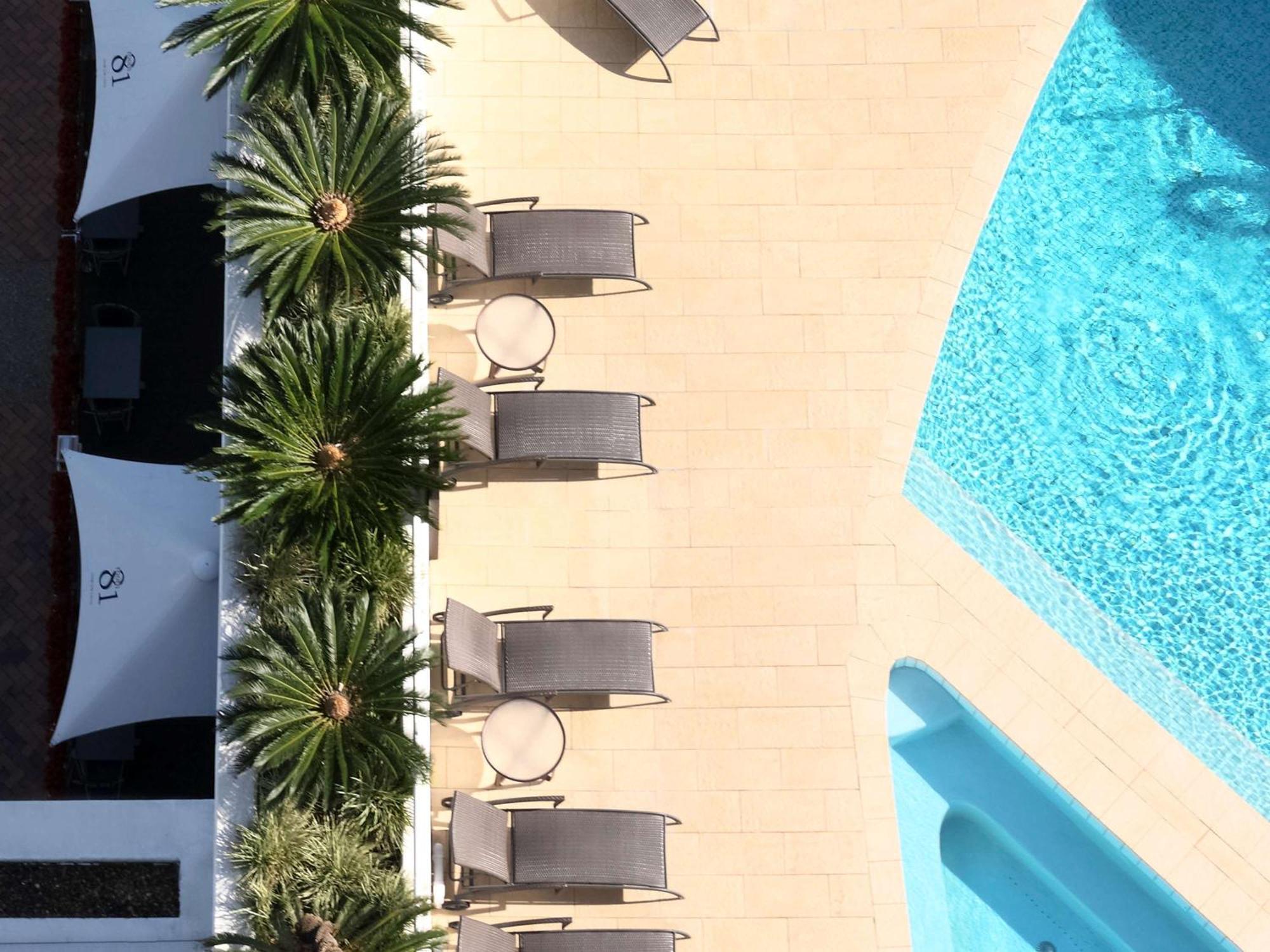 Sofitel Gold Coast Broadbeach Экстерьер фото The pool at the hotel