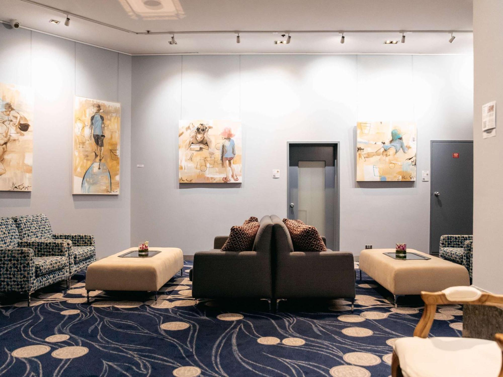 Sofitel Gold Coast Broadbeach Экстерьер фото The lounge at the airport