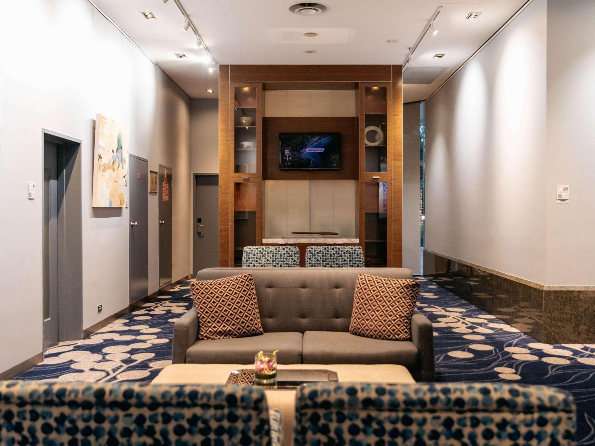 Sofitel Gold Coast Broadbeach Экстерьер фото The lounge at the airport