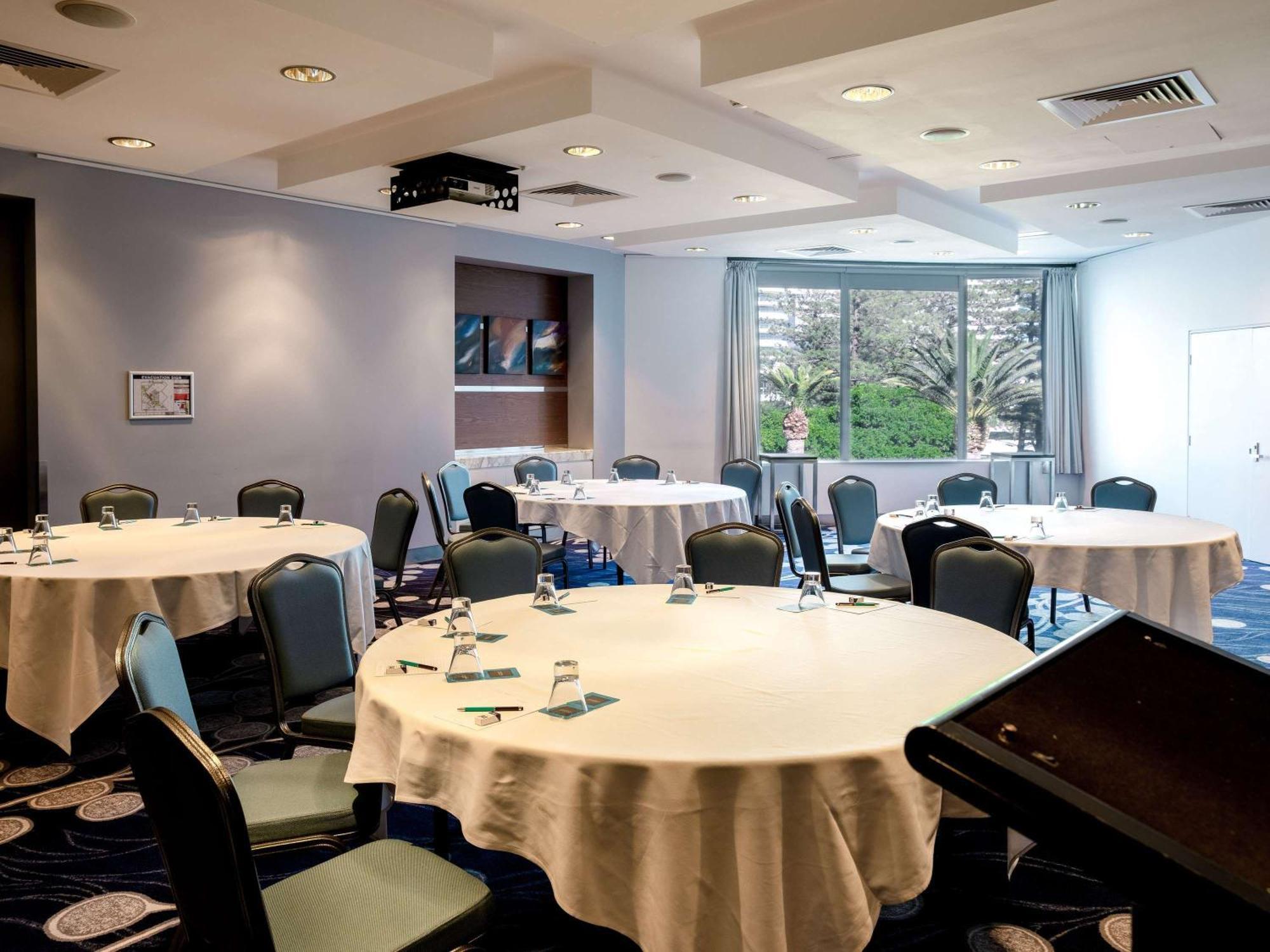 Sofitel Gold Coast Broadbeach Экстерьер фото The meeting room