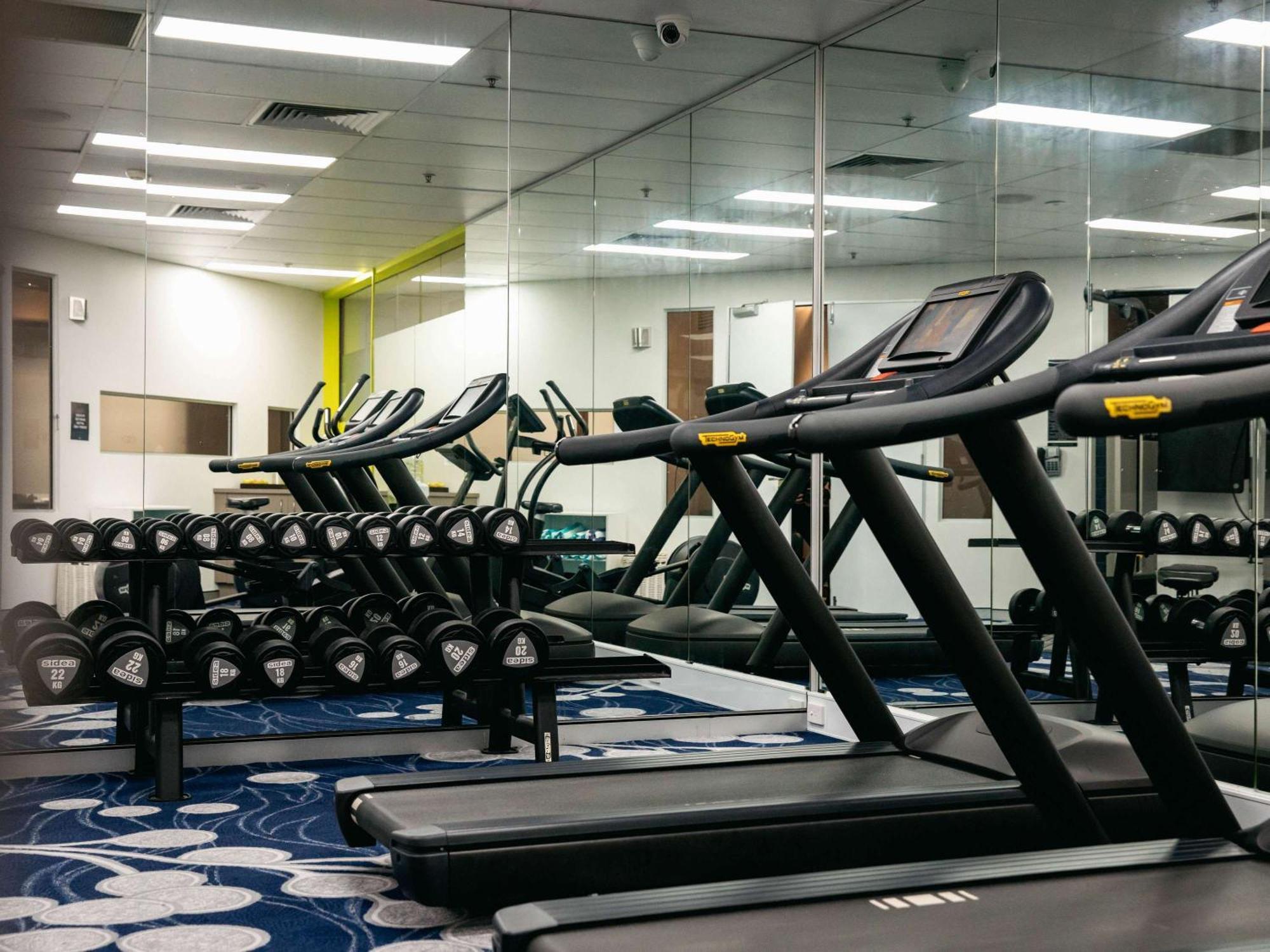 Sofitel Gold Coast Broadbeach Экстерьер фото The gym at the hotel