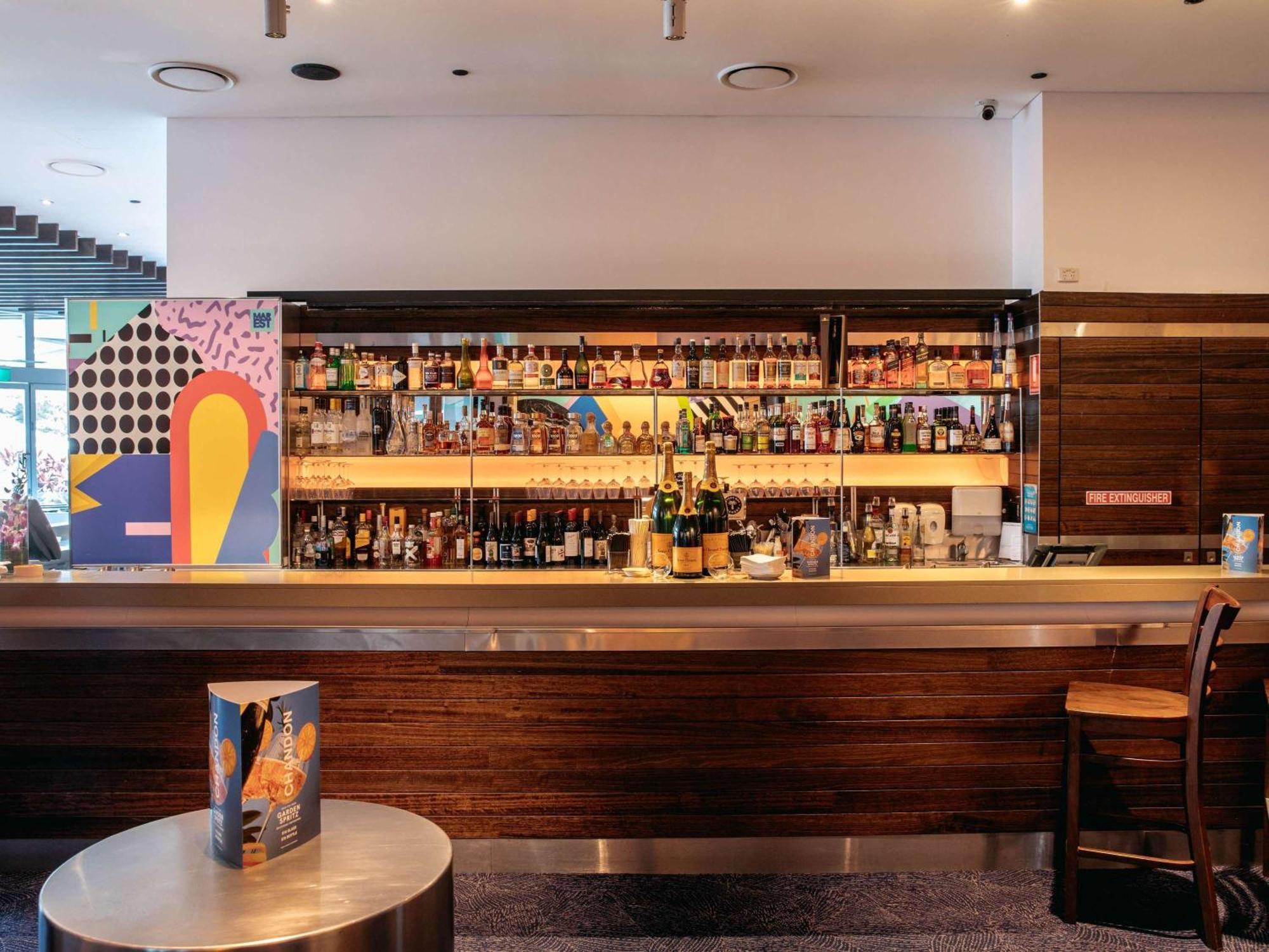 Sofitel Gold Coast Broadbeach Экстерьер фото The bar at the National Theatre