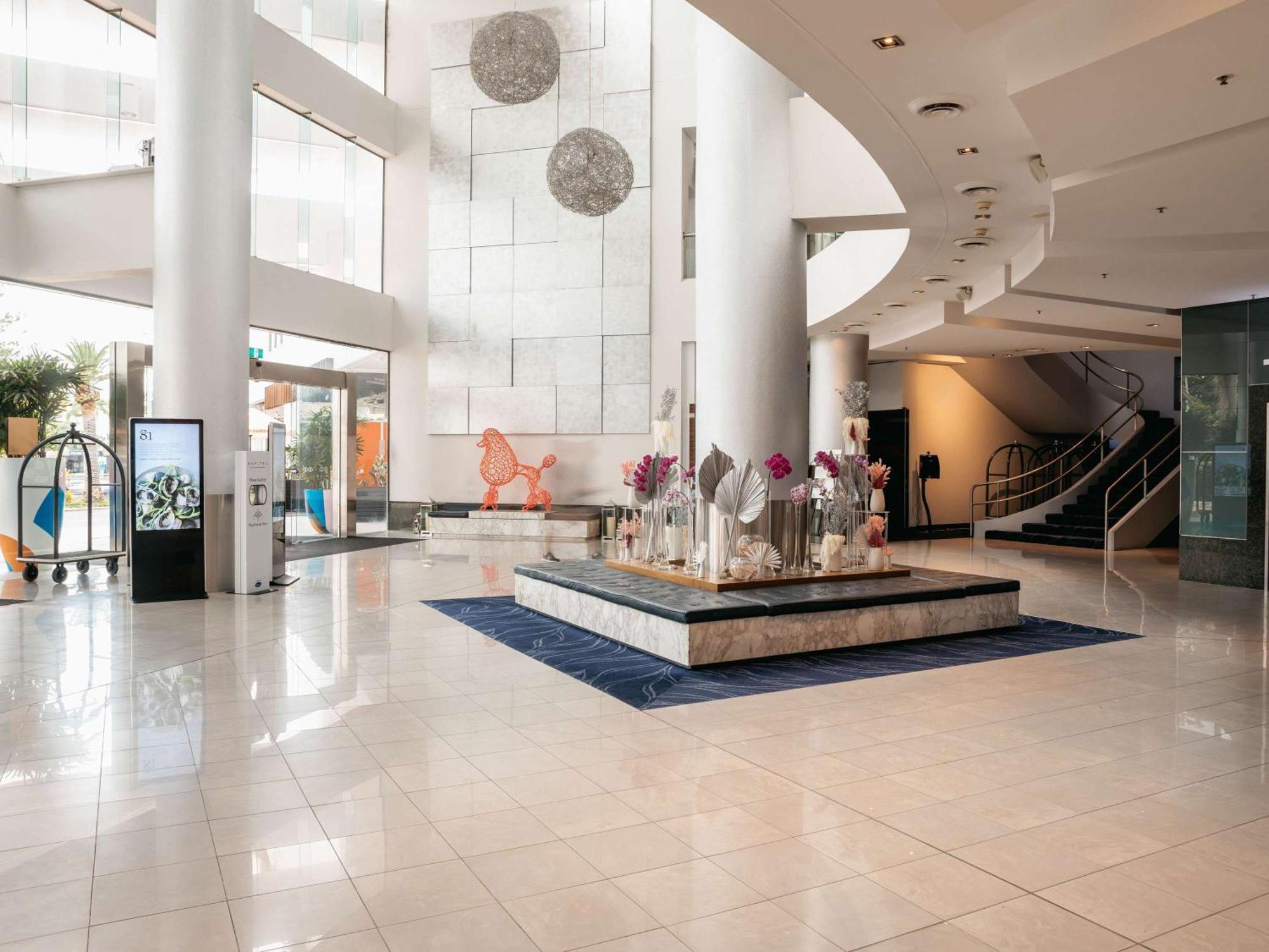 Sofitel Gold Coast Broadbeach Экстерьер фото Lobby