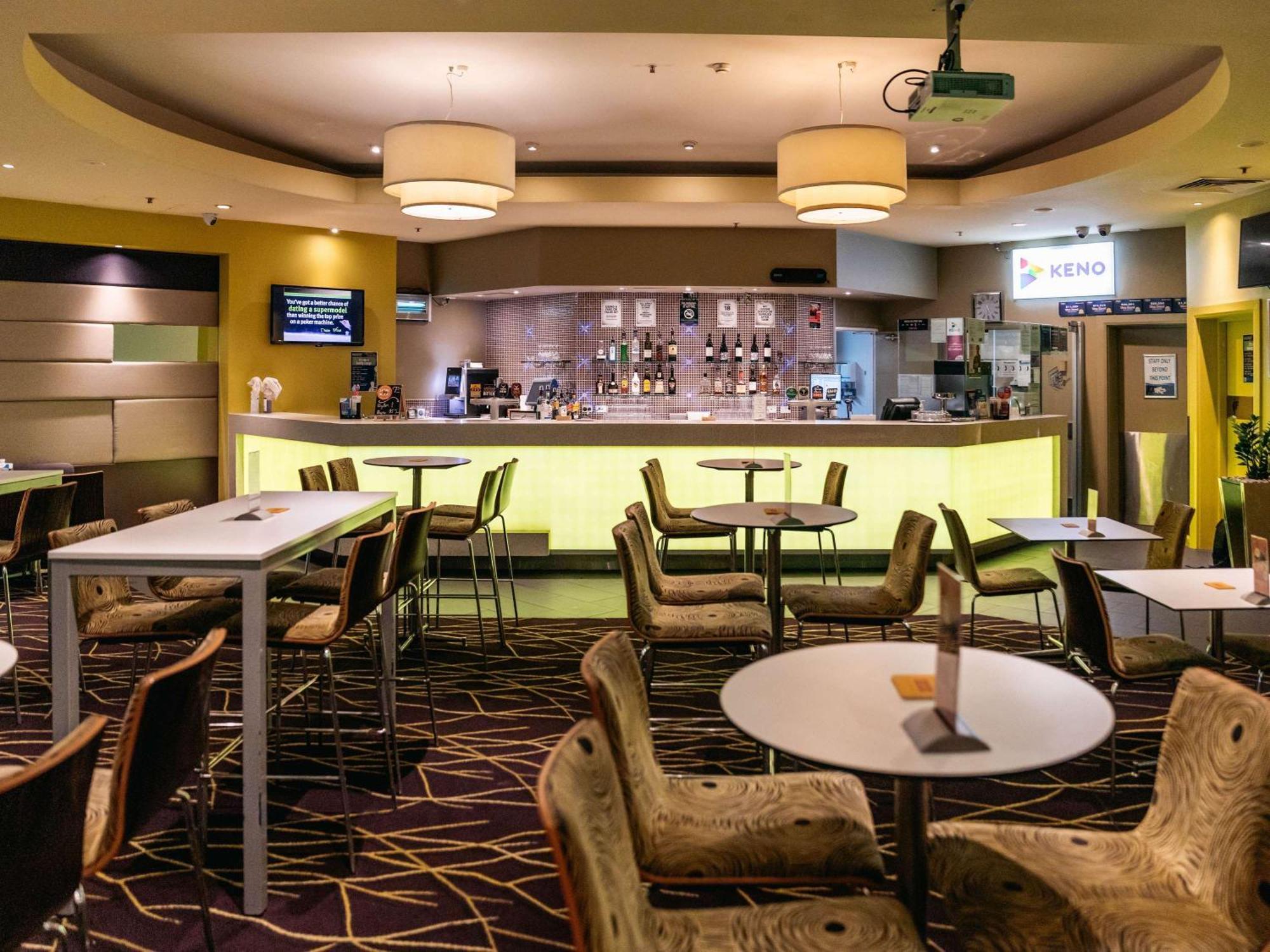 Sofitel Gold Coast Broadbeach Экстерьер фото The lounge at the airport